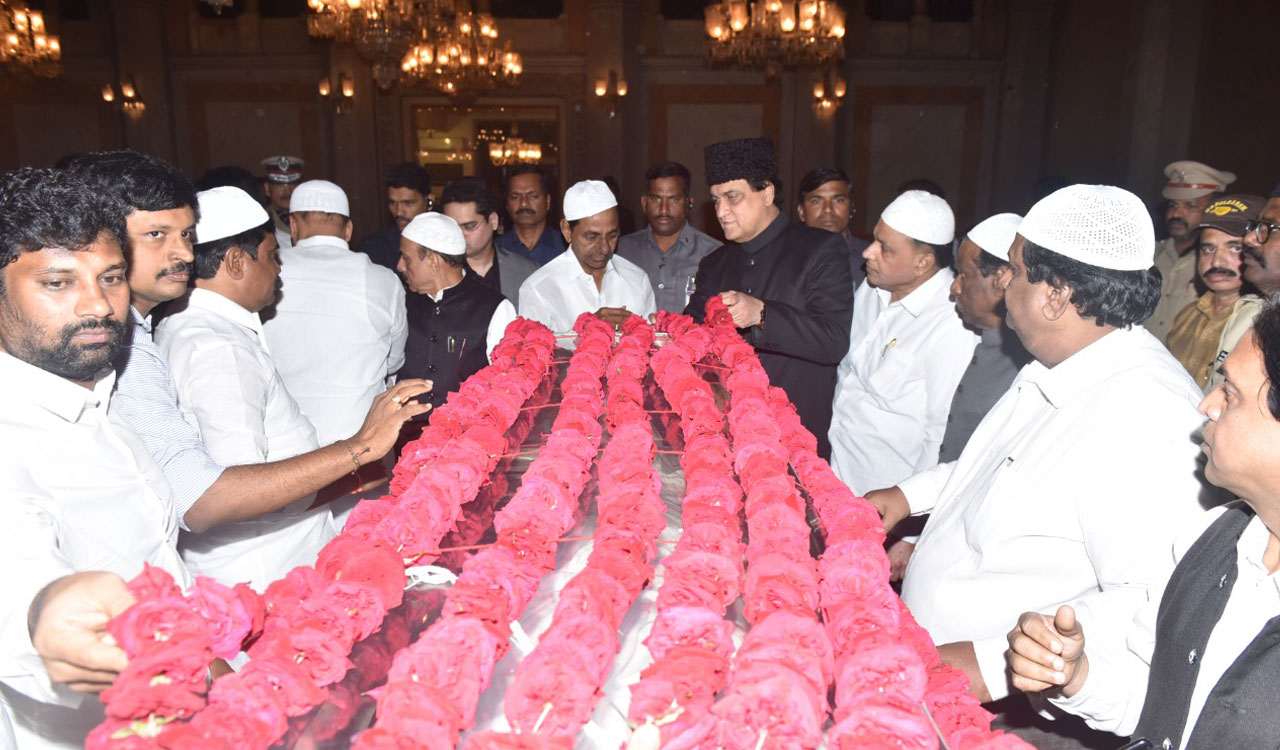 CM KCR pays tributes to titular Nizam Mukarram Jah