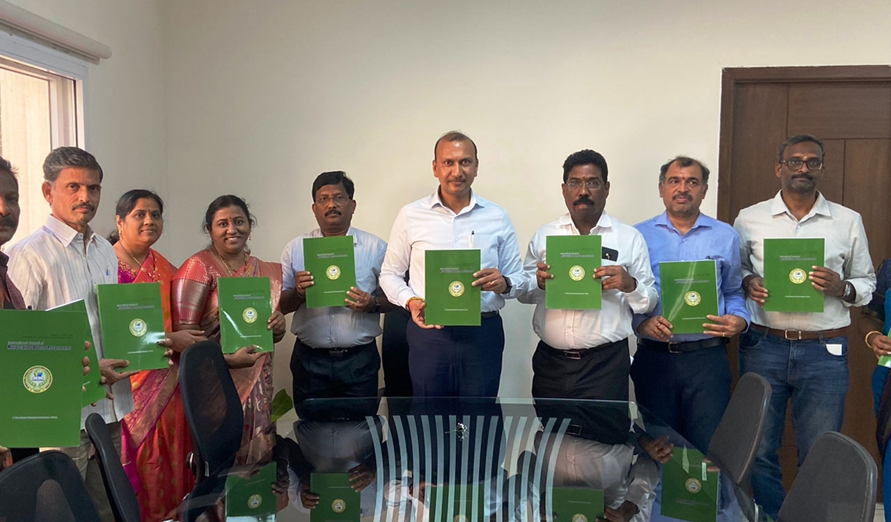 Navin Mittal releases special issue of IJMART in Hyderabad