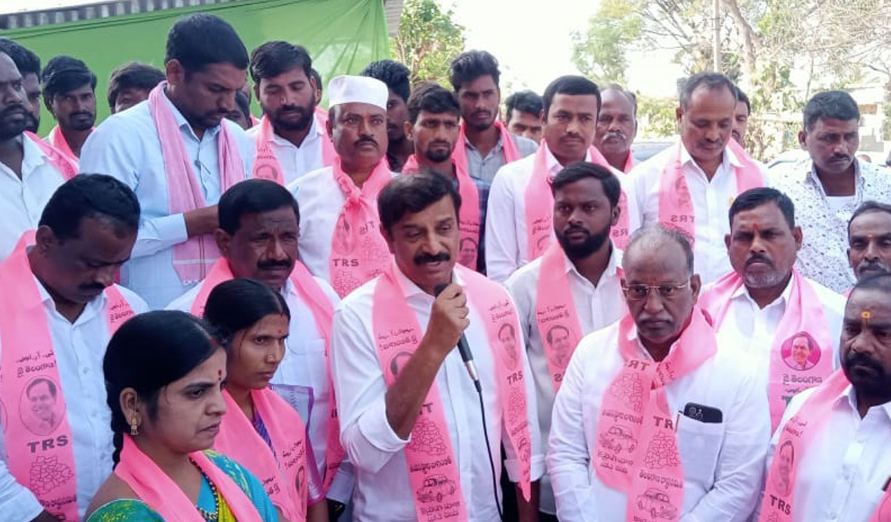 Raghunandan won Dubbak election with false promises: Medak MP