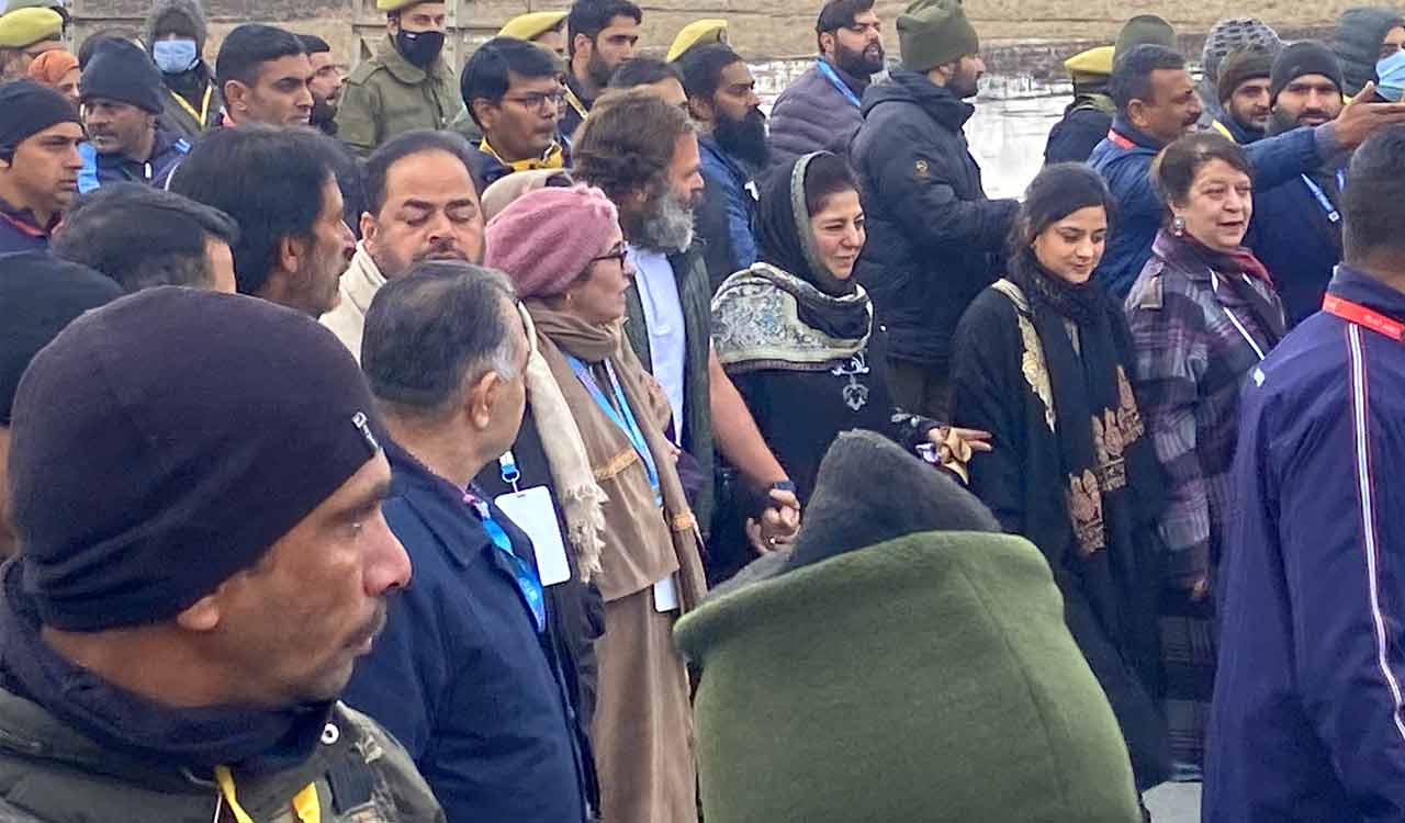 Mehbooba Mufti joins Bharat Jodo Yatra as it resumes from J-K’s Awantipora