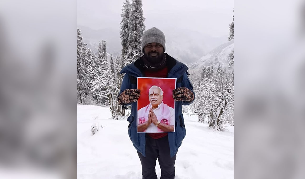 Youngster scales Kedarkantha peak to show admiration for MLA Koneru Konappa