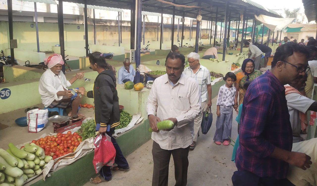 Telangana: Vegetable price hike hits daily life in Nalgonda