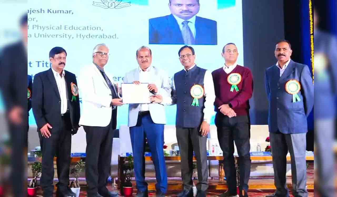 Prof Rajesh Kumar conferred with OU Vice Chancellor Award-2023