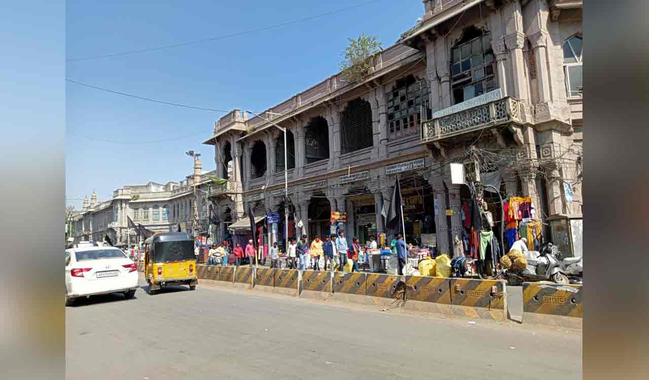Hyderabad: Black flags in Old City mourn Mukarram Jah