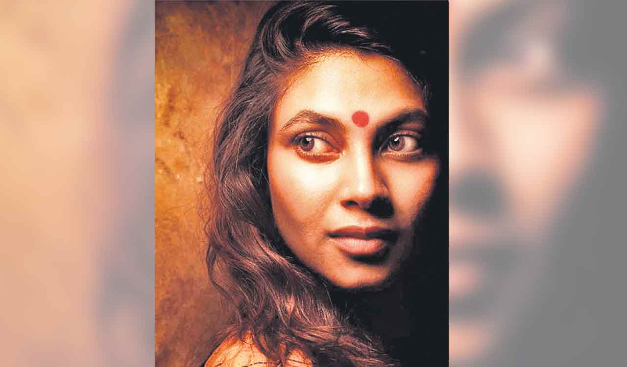 Photographs come alive to tell a story