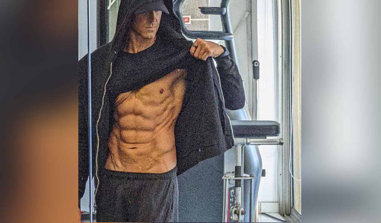 Pictures of Hrithik Roshan flaunting ripped abs break the internet