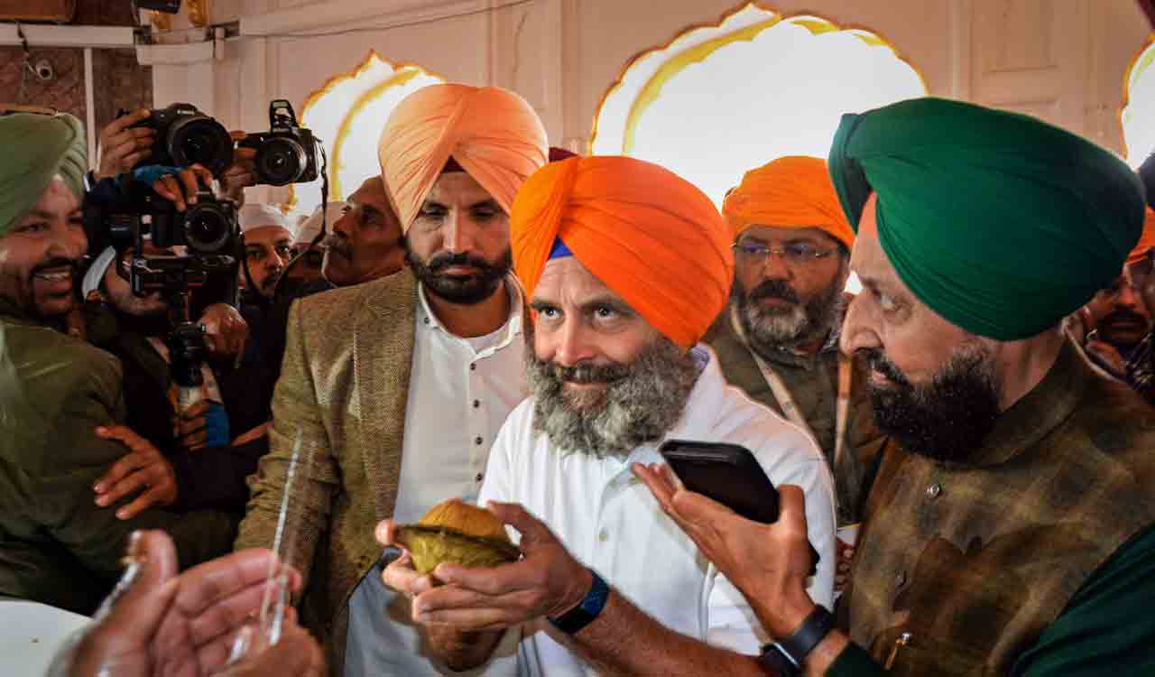 Rahul offers prayers at Golden Temple ahead of Punjab leg of Bharat Jodo Yatra