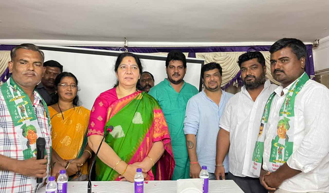 ‘CM KCR, BRS leaders to campaign for JD(S) ahead of Karnataka Assembly polls’