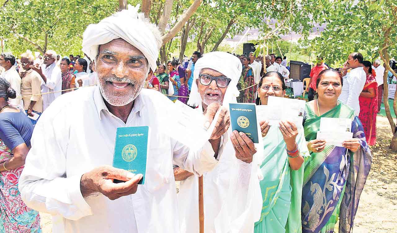 Rythu Bandhu: Telangana govt deposits Rs 296.85 cr into 1.69 lakh farmers bank accounts on 8th day