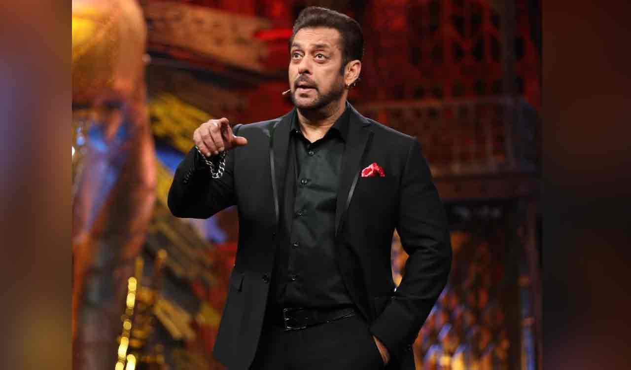 ‘Bigg Boss 16’: Salman gives trademark bracelet to Bharti, Haarsh’s son ‘Gola’