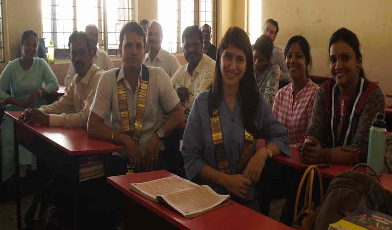 50 desks worth Rs 1.9L donated to govt school in Hyderabad