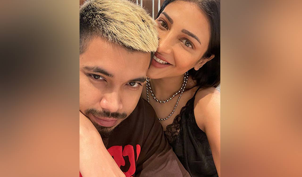 Shruti Haasan shares adorable pic with beau Santanu from her birthday bash
