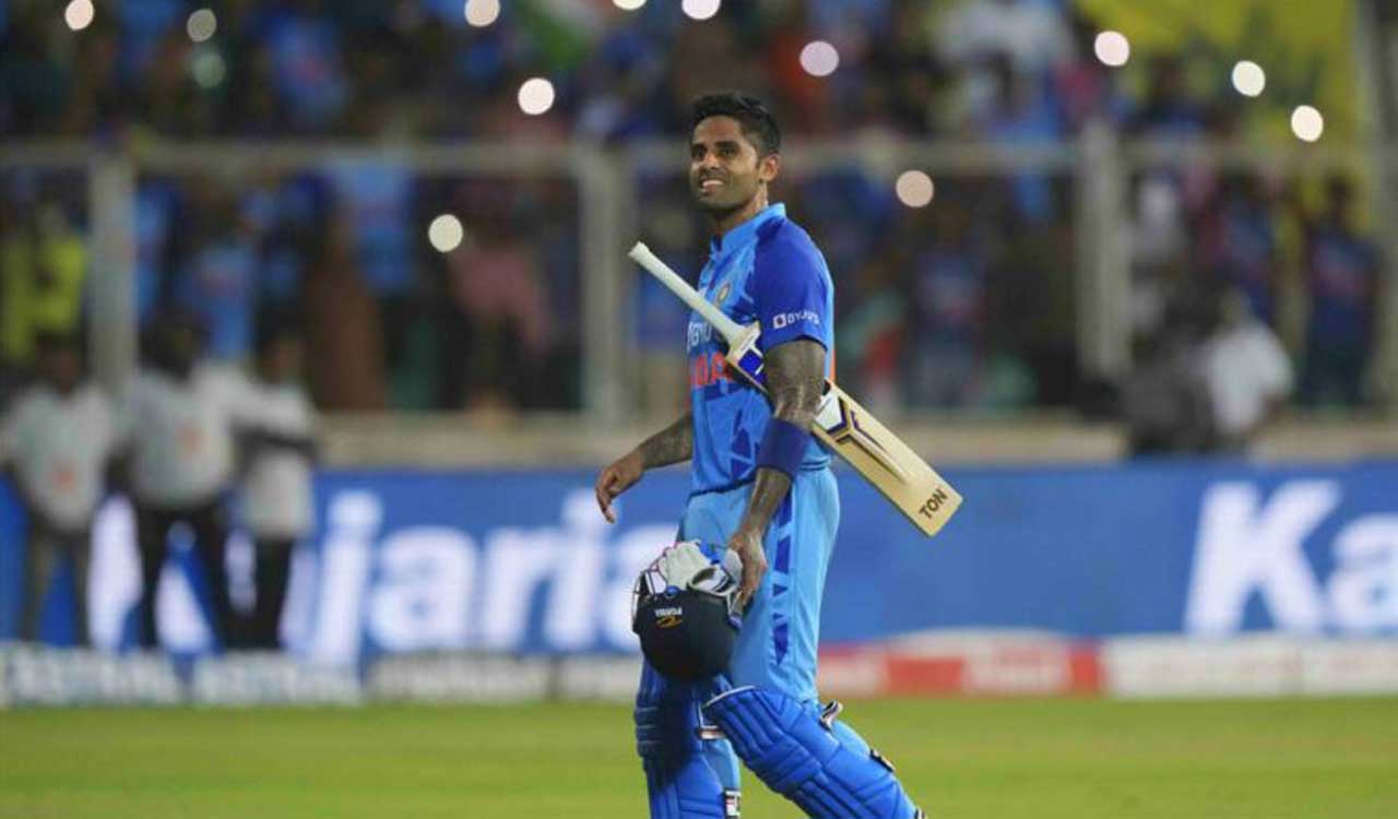 Suryakumar sustains hand injury at nets, honeybee bites Kishan