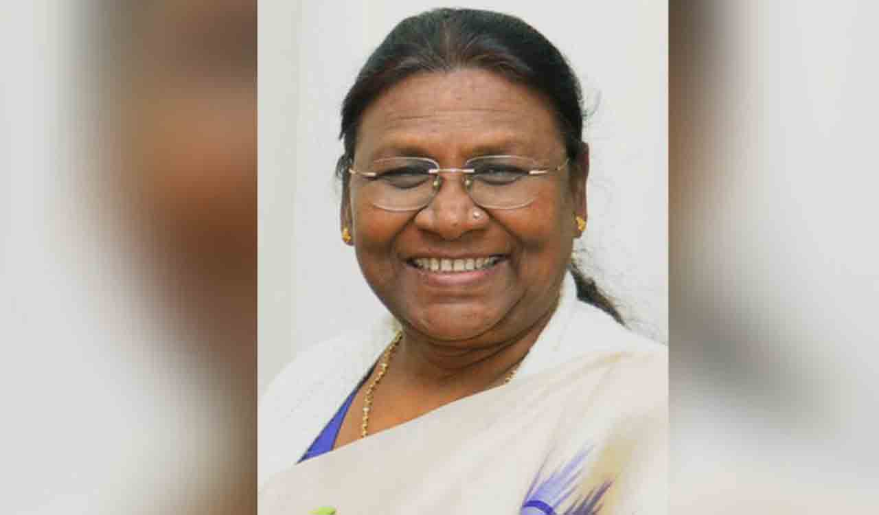 President Murmu hands Forest Rights Charter to people of Bhoxa community