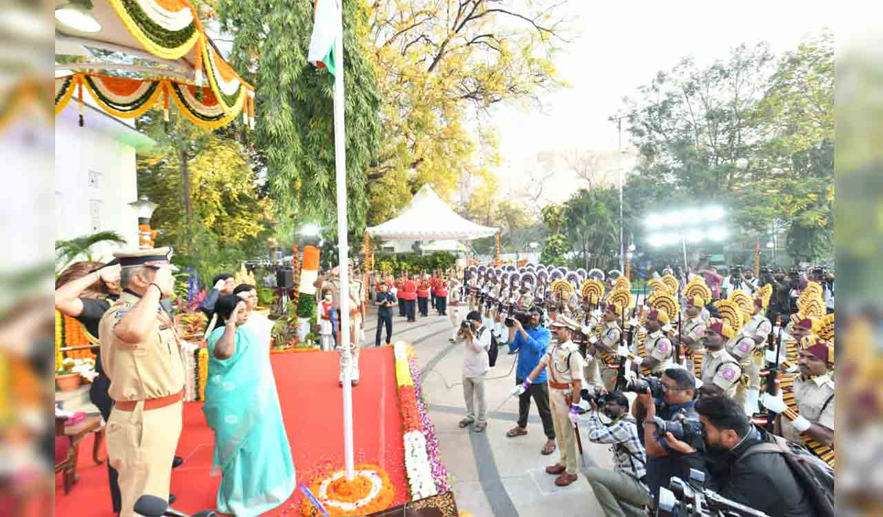 Telangana Governor hoists tricolour at Raj Bhavan