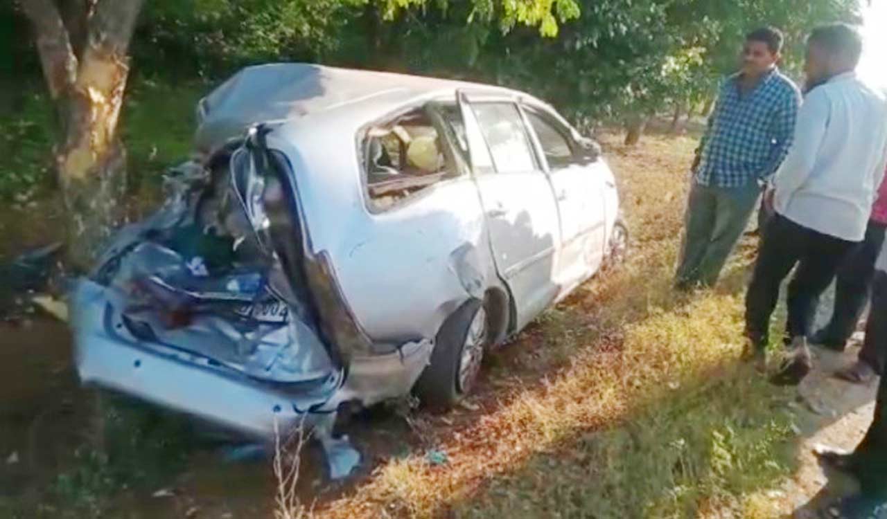 Three killed, three injured in road accident in Nalgonda