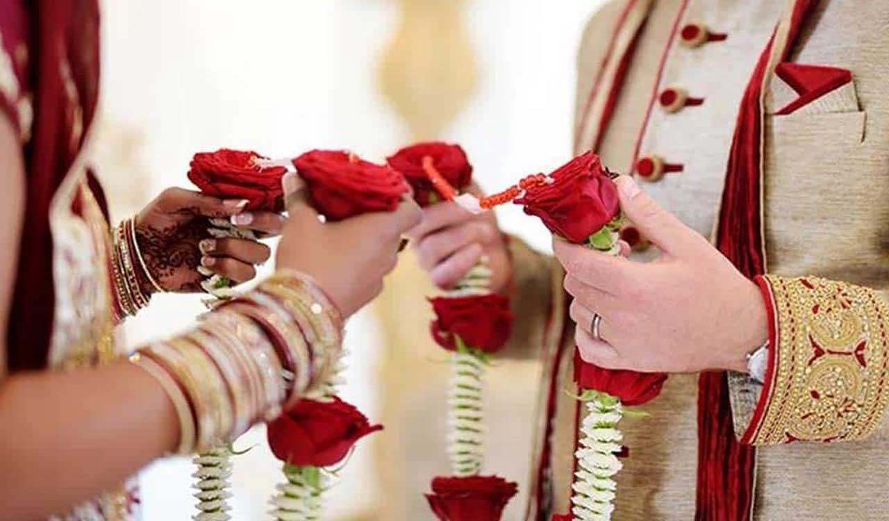 UP: Groom & bride’s father slap each other, wedding called off