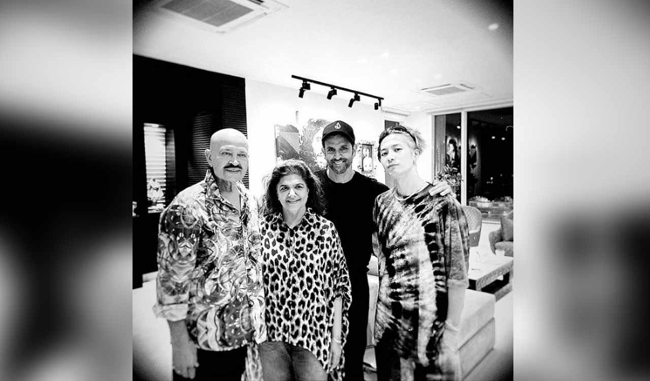 Hrithik Roshan hosts K-Pop star Jackson Wang at home