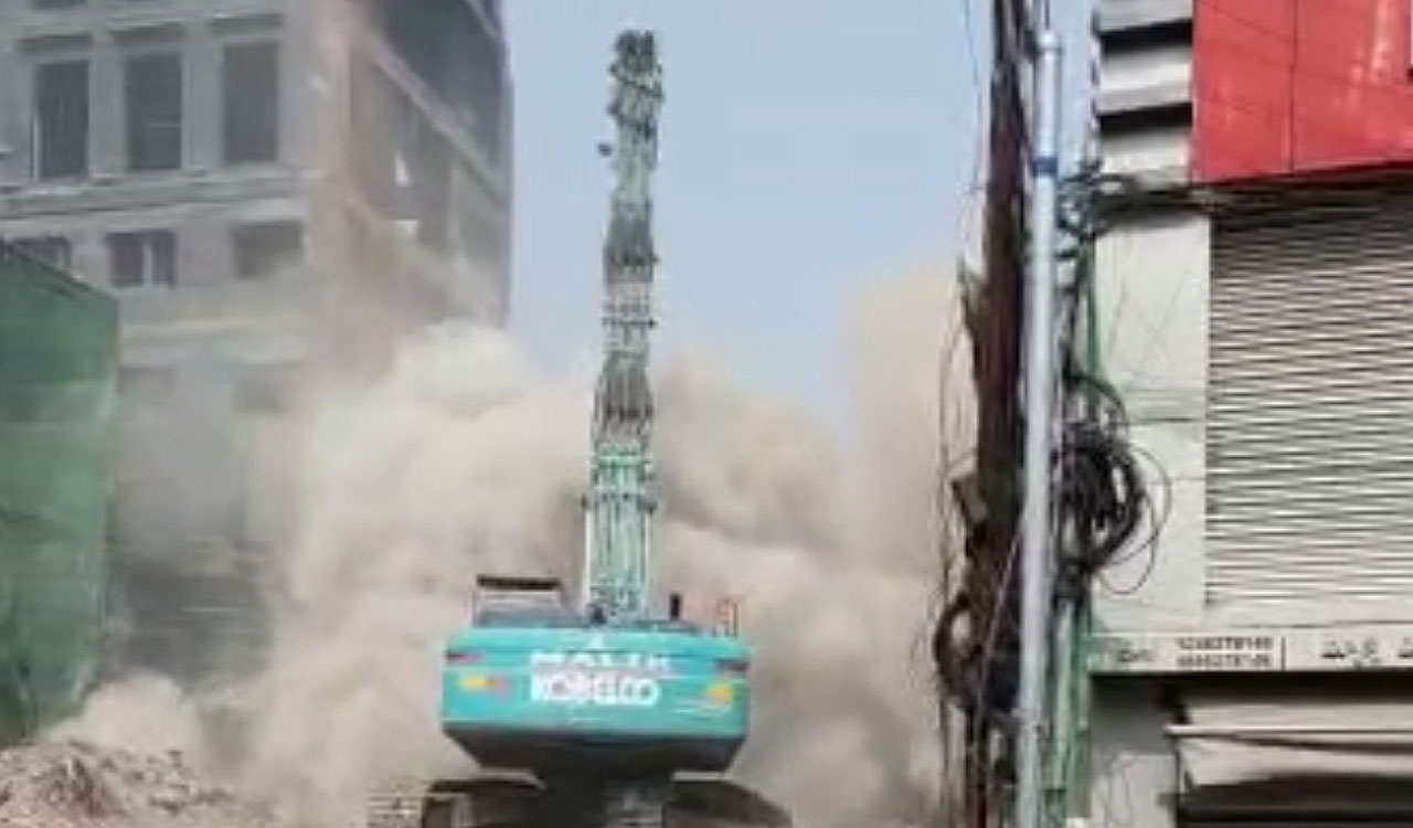 Front portion of demolished building at Minister’s Road collapses