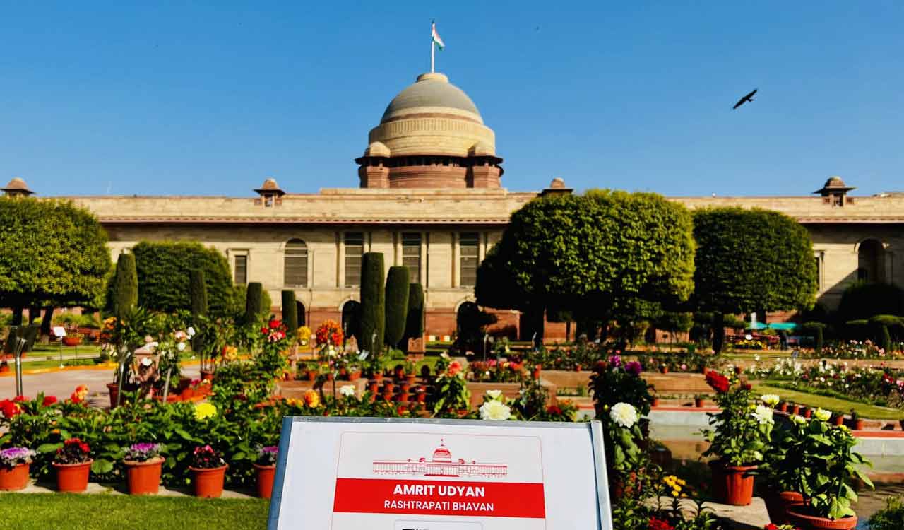 Mughal Gardens renamed as Amrit Udyan; netizens split in opinion