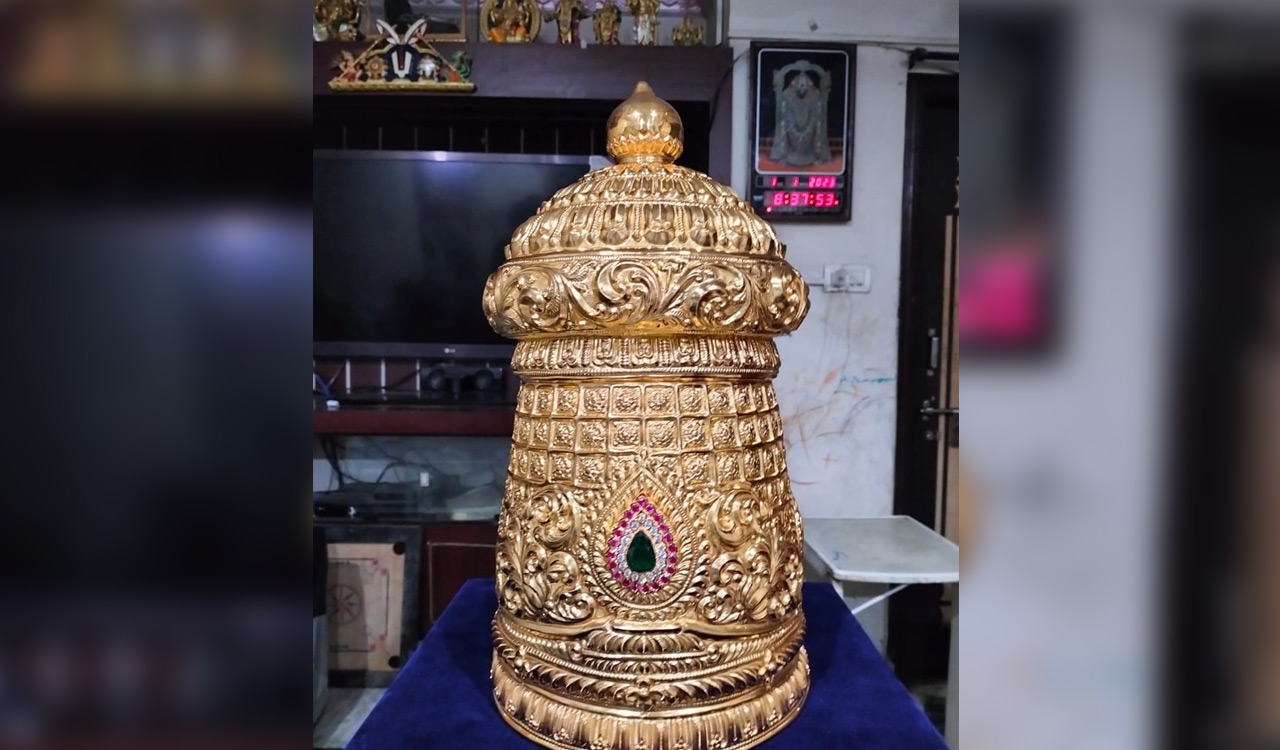 Golden crown for Venkateshwara Swamy Temple in Siddipet