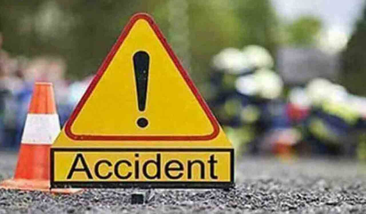 Three died, two injured in road accident in Kothagudem
