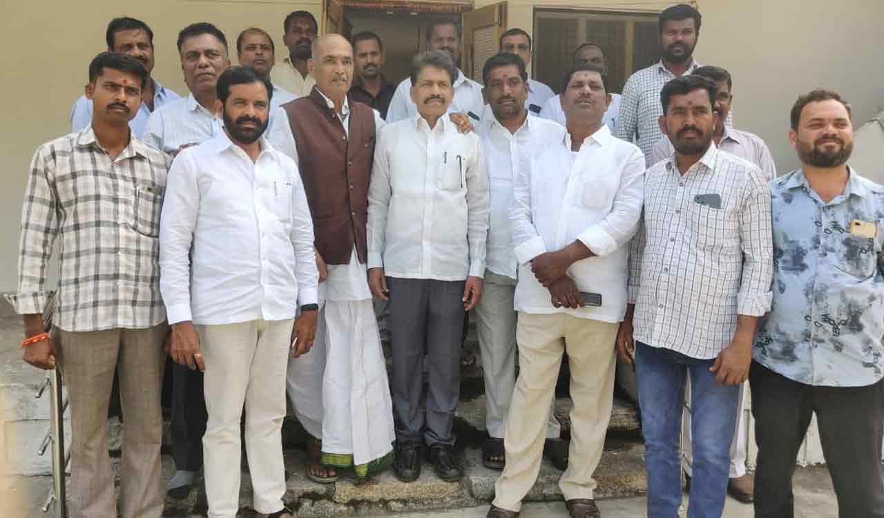 Dubbaka: BJP leaders raise voice against Raghunandan Rao