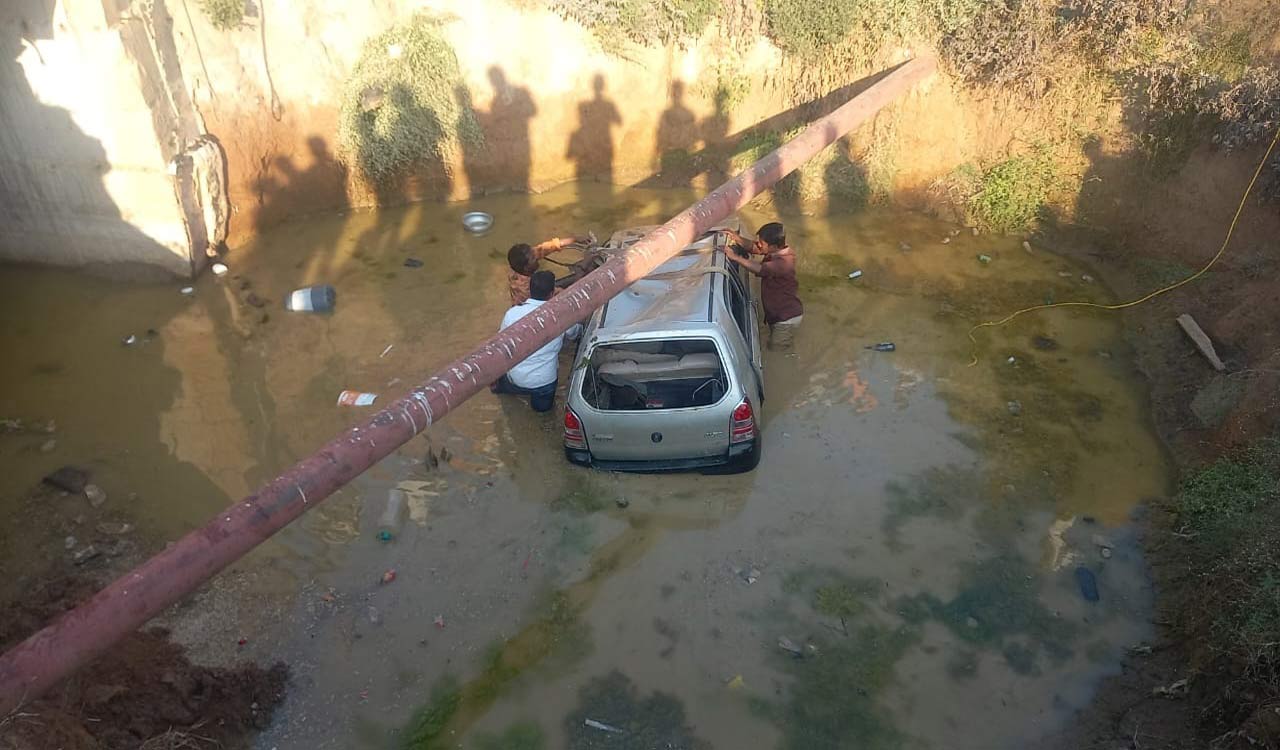 Five dead after car plunges into irrigation canal in Siddipet