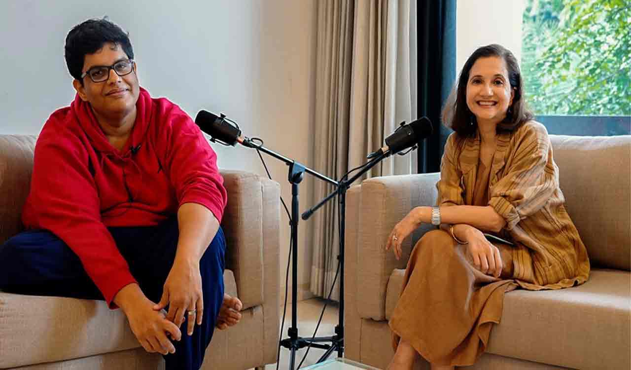 Stand-up comic Tanmay Bhat recalls meeting Shah Rukh Khan for the first time