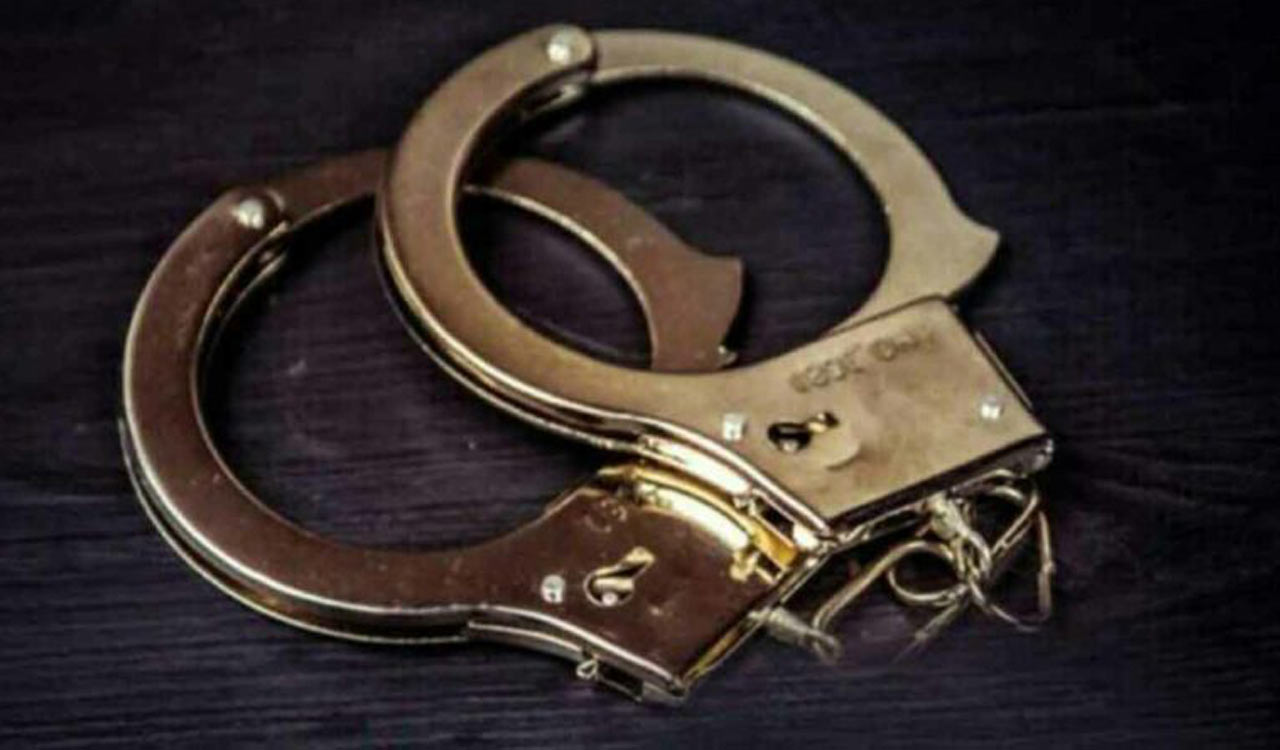 Gang held for honey trapping men, extorting money in Hyderabad