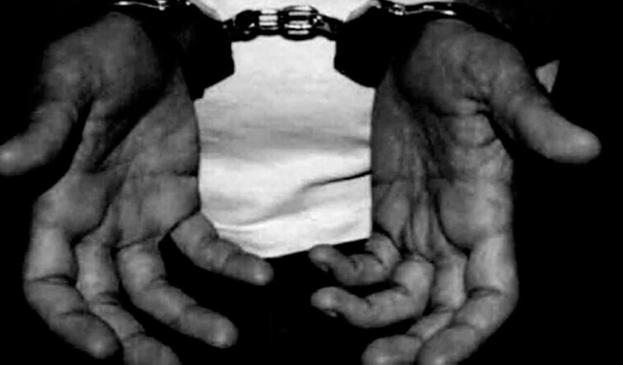 Hyderabad: Delivery boy held for snatching chain