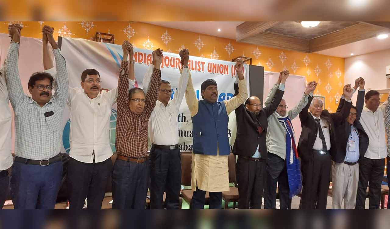Indian Journalist Union inducts senior journos from Telangana