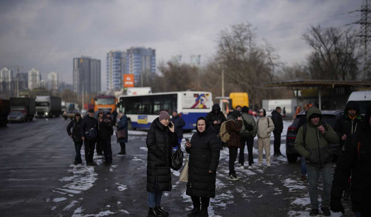 Russian attacks on Ukraine reported; tank training to start