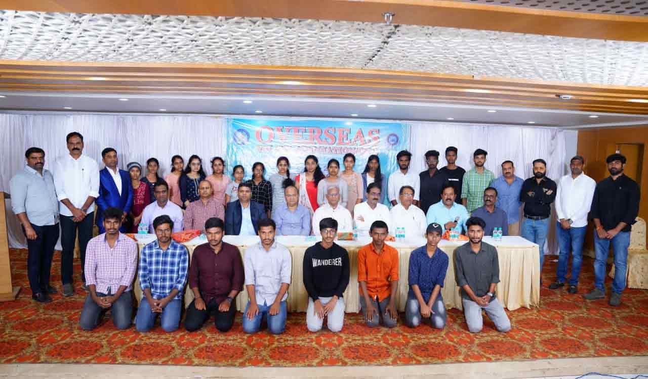 Hyderabad: AIVA, Overseas Velama Association award scholarships to 29 students