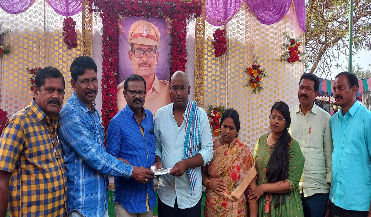 Mahabubabad: Police friends provide succor to kin of deceased ASI