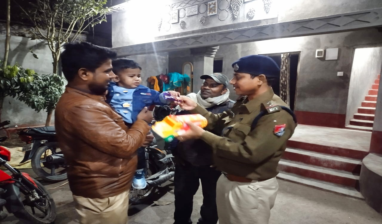 Indian Railway brings back smile on a little boy by recovering his favorite toy