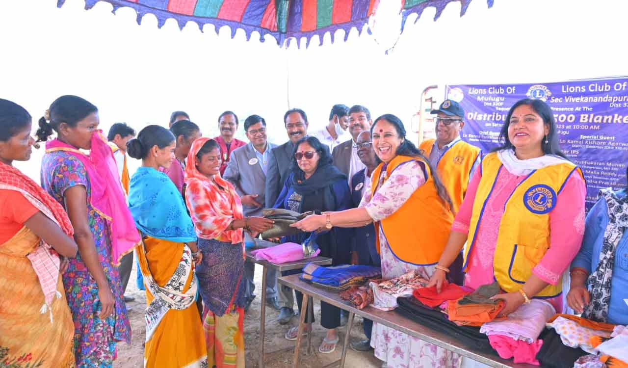 Lions Club donate blankets to tribals in Mulugu