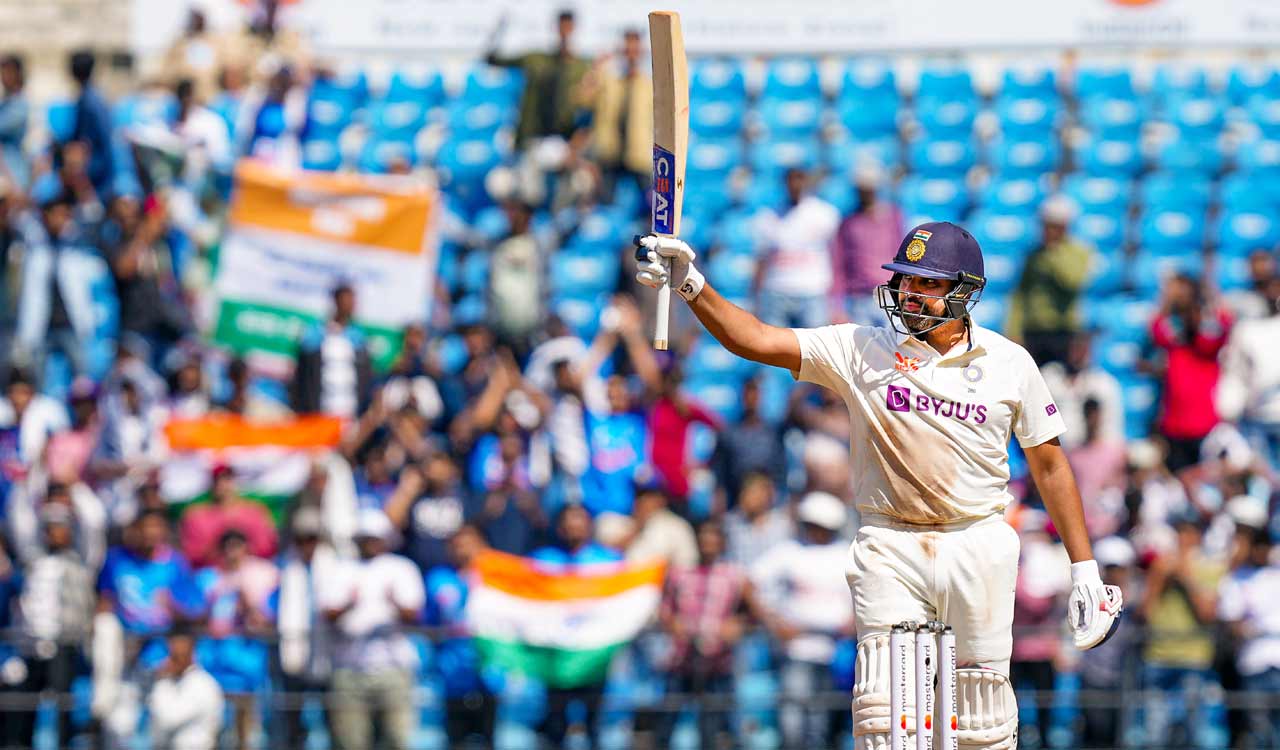 1st Test: Rohit hits hundred as India reach 226/5 at Tea on Day 2