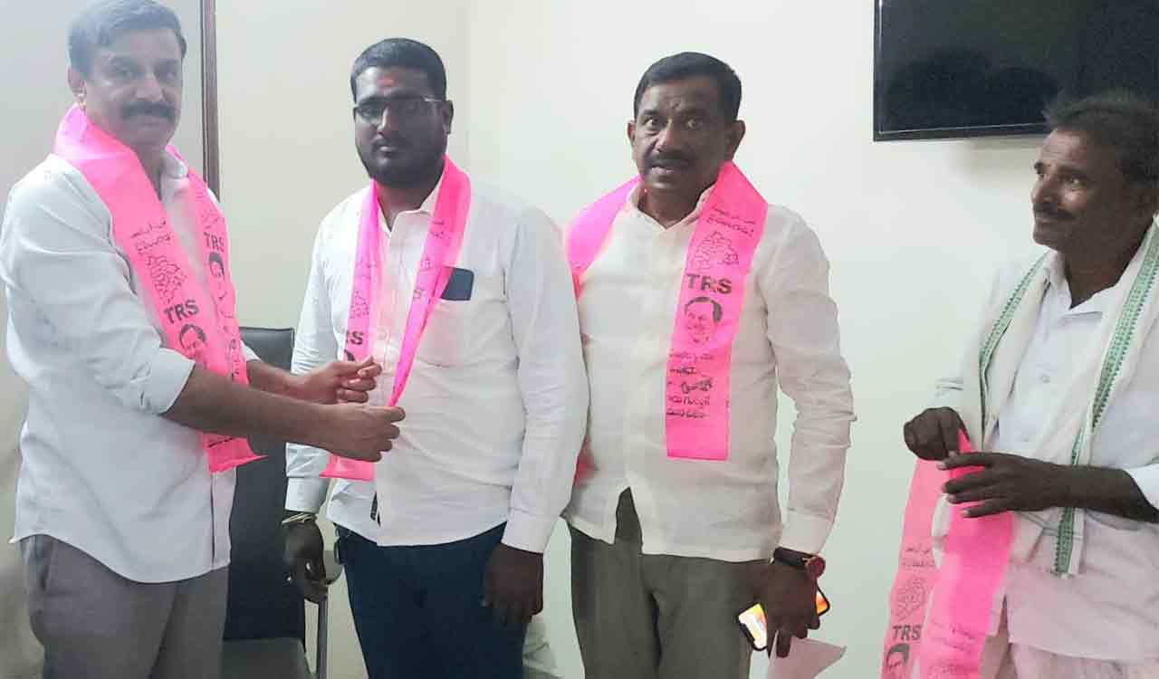 Medak: BJYM Narsingi mandal president joins BRS