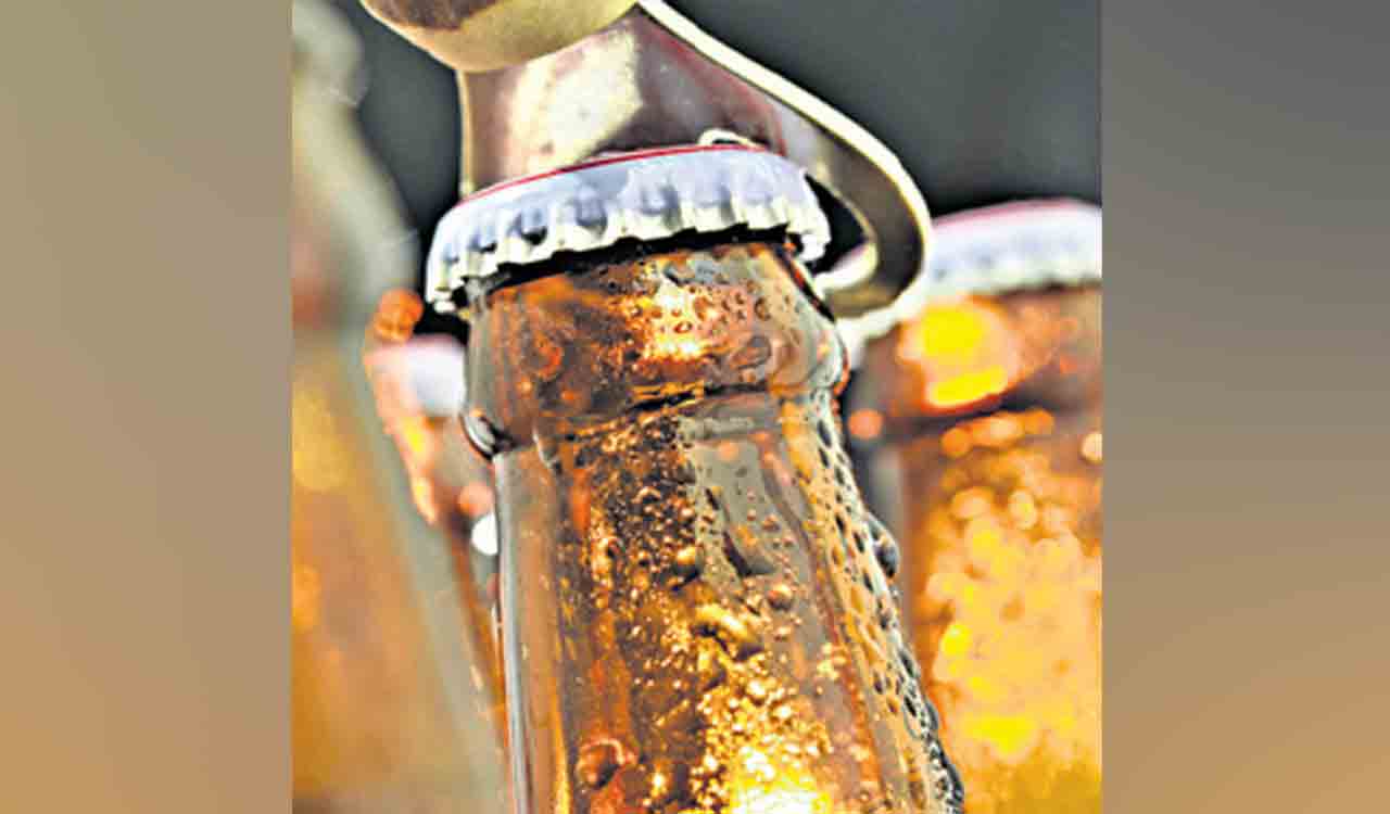 Jagtial: At Prajavani, man flags sale of ‘poor quality beer’
