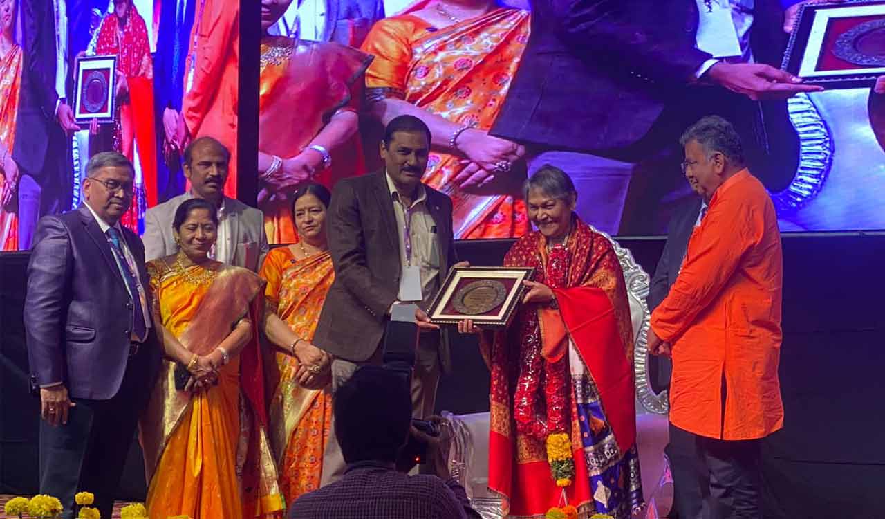 Dr. Evita Fernandez wins Vocational Excellence Award