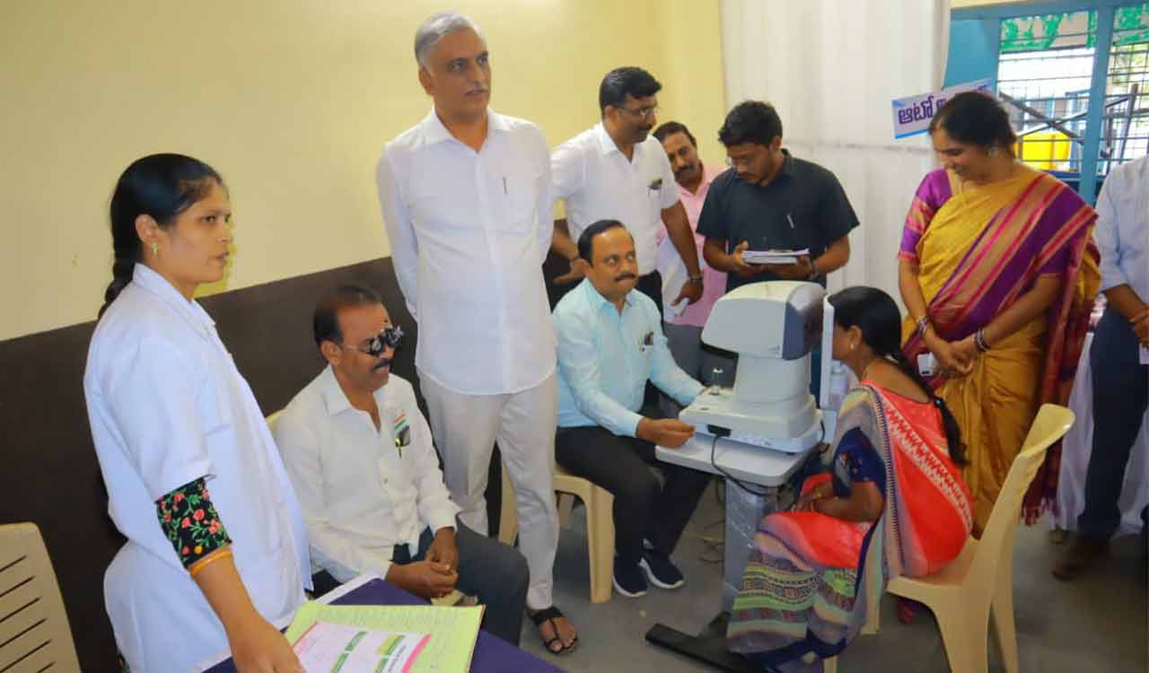 Present reading glasses to patients immediately: Harish Rao directs officials