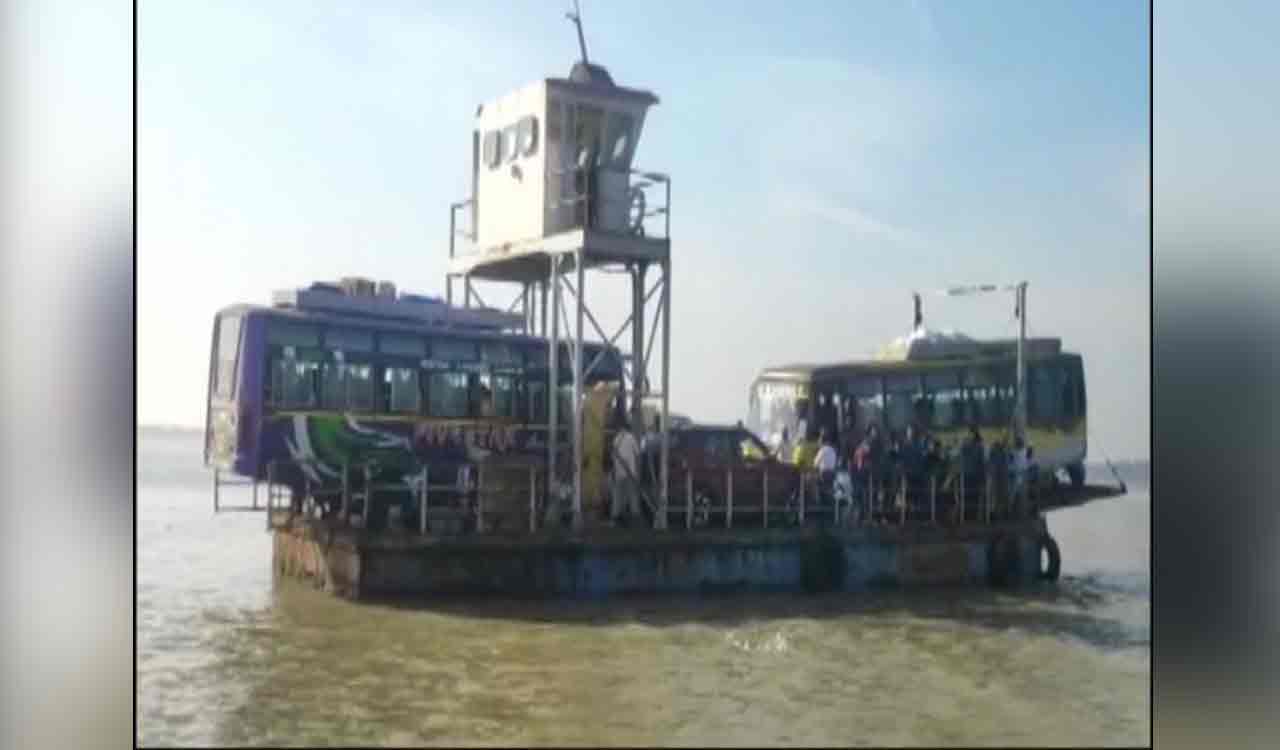 Floating bridge vessel with 100 people onboard gets stuck in Odisha