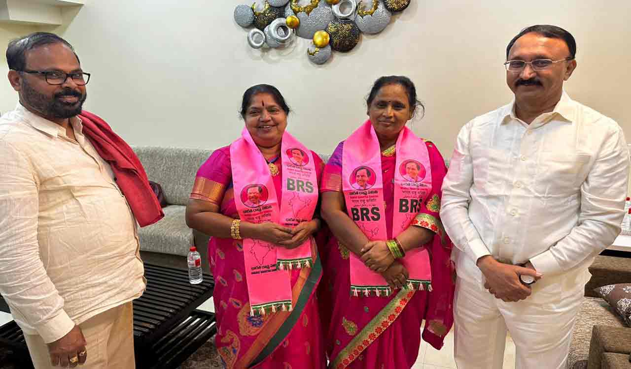 Former Vijayawada Mayor, several others quit YSRCP, join BRS