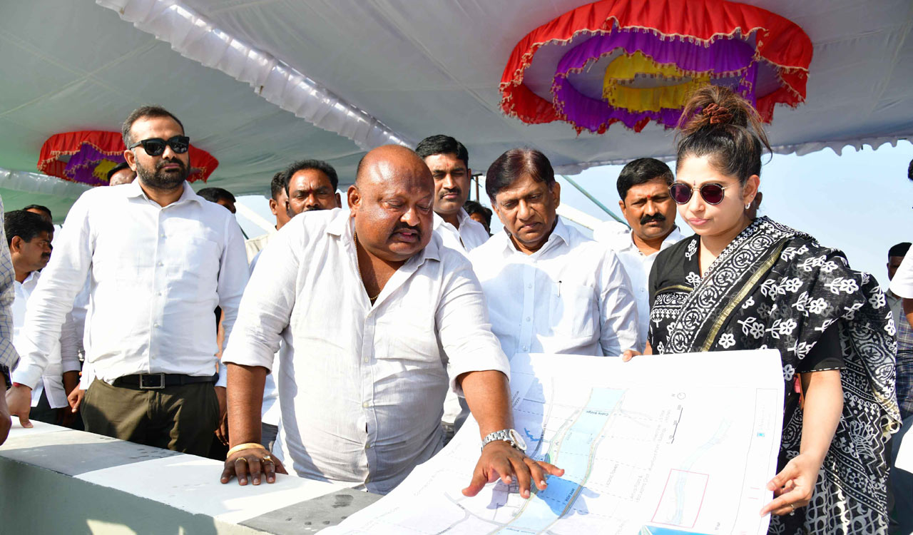 Gangula, Sabharwal review Karimnagar development