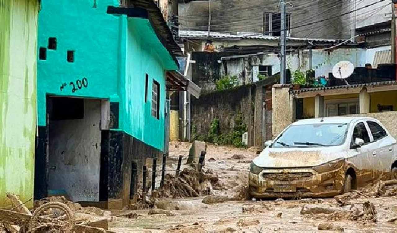 Heavy rains leave 36 dead in Brazil, cities cancel Carnival 