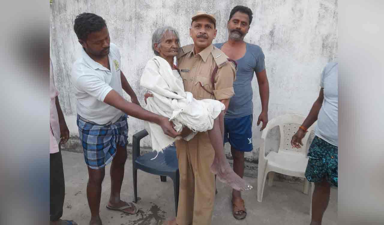 Watch: Fire & Rescue personnel rescue 80-year-old woman from well in Karimnagar