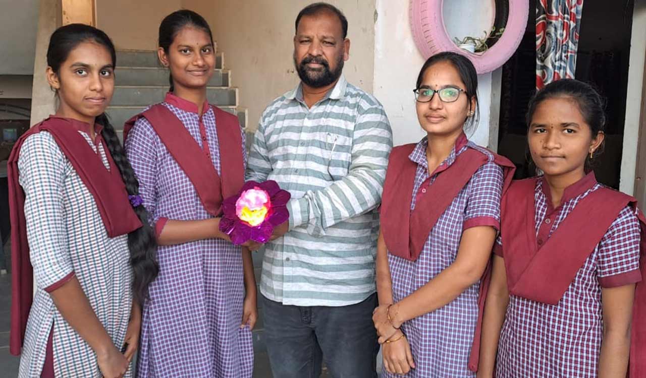 Kothagudem: Girls of Tribal Gurukul excel in JEE Main 2023