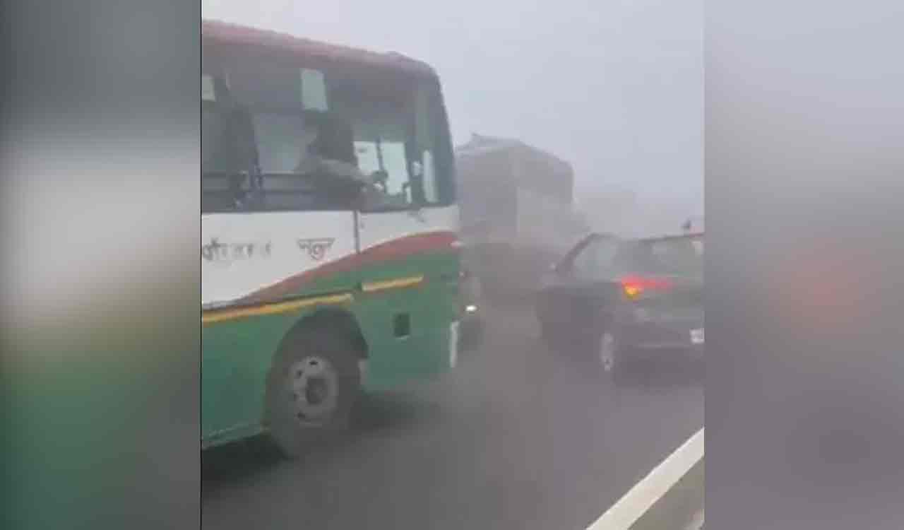 20 vehicles collide on Lucknow-Delhi highway due to fog