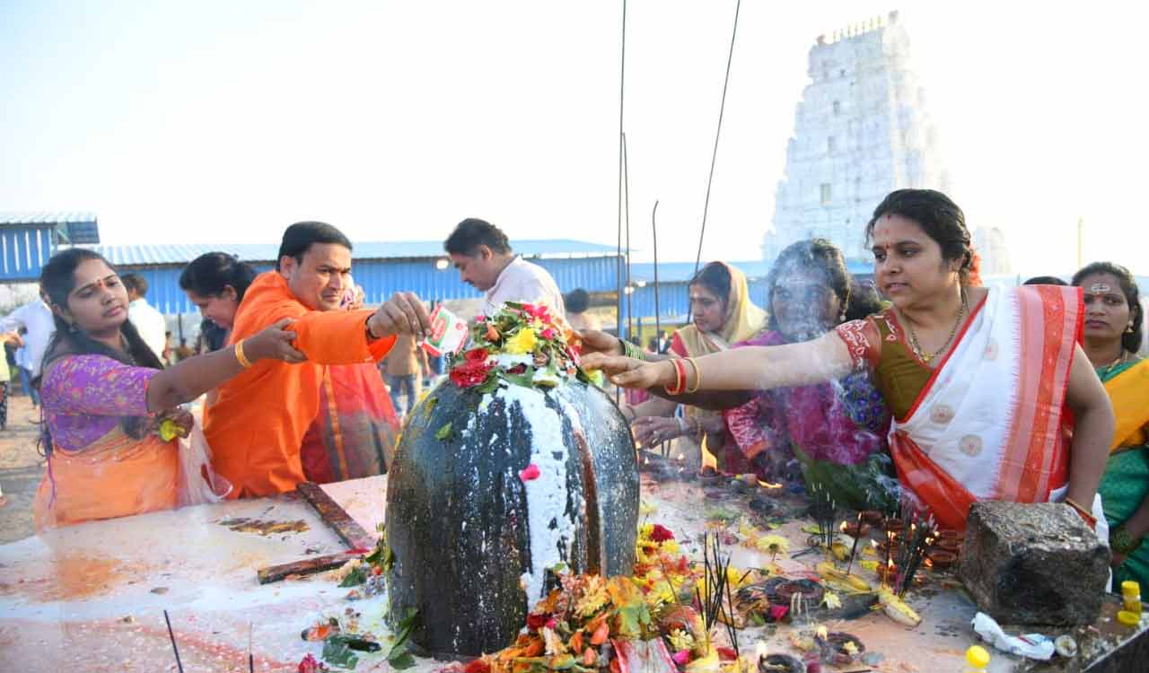 Maha Shivaratri: Devotees throng temples in Hyderabad